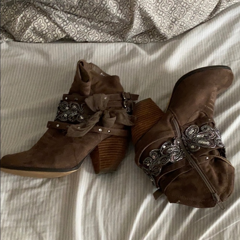 Boots from buckle